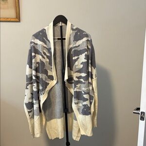 Banana Republic Gray and Cream Knit Sweater